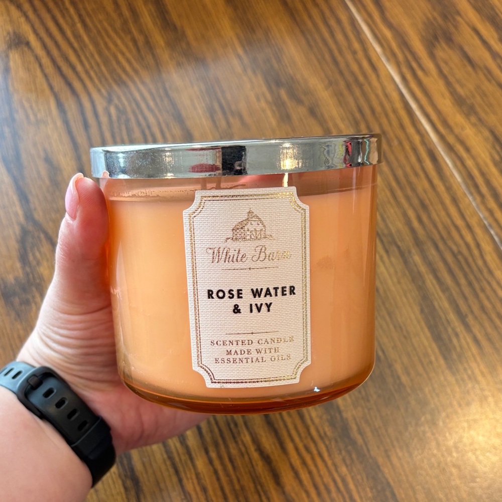 White Barn Rose Water & Ivy Candle - Soft Peach